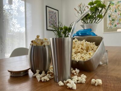 Popcorn in Edelstahl Brotdose und Edelstahl Bechern